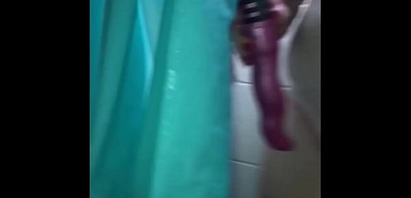  Shower Solo With Toys